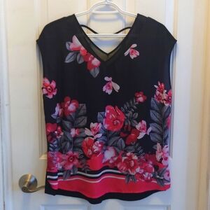 RICKI's floral top